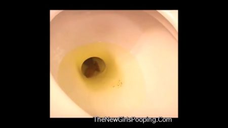 Sofea_Pooping_on_The_Toilet__Part_2_.mp4.00004.jpg