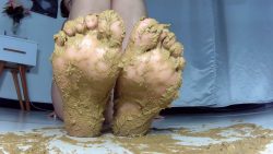 NataschaDirty --- feet full of shit 00002