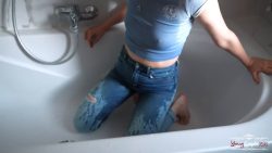 Extremely hot piss g657575767567ames in the bathtub 00001