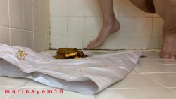 Putting food in an697898098d shitting out 00002 Putting food in an697898098d shitting out 00002