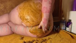 Huge Ass Co7657657567657vered in Shit 00000