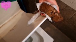 Huge Urgent75675675675 Toilet Lid Log 00002