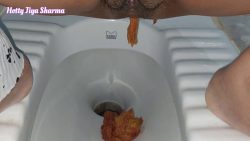 Indian mom Jiya Poo567657657657567ps Orange into Squat Toilet 00001