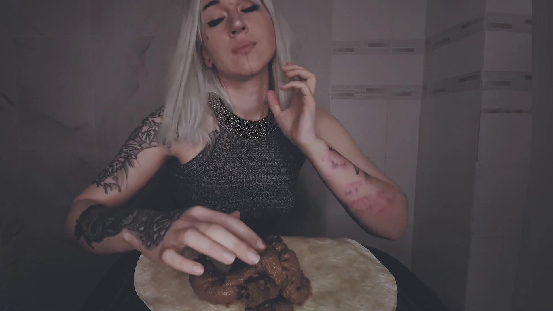DirtyBetty_-_She_wants_to_FEED_me_her_SHITTY.00000.jpg