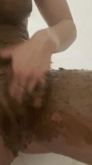 Hot girl smearing poo 00004 Hot girl smearing poo 00004